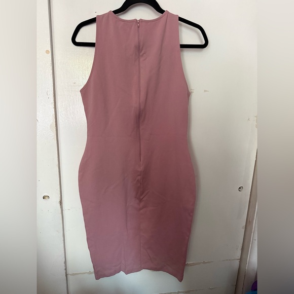 Elegant Pink Sleeveless Dress - Picture 3 of 3